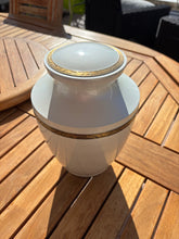 Cargar imagen en el visor de la galería, Urna Funeraria BLANCO