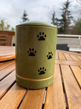 Cargar imagen en el visor de la galería, Urna animales Mirza Verde