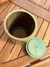 Cargar imagen en el visor de la galería, Urna animales Mirza Verde