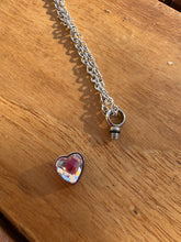 Cargar imagen en el visor de la galería, collier cineraire cœur ouvert cendres