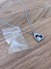 Cargar imagen en el visor de la galería, Collier Cinéraire Double Cœur Argent - photo 3