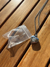 Cargar imagen en el visor de la galería, collier-urne-chat-chien