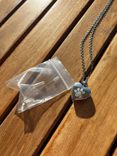 Cargar imagen en el visor de la galería, Collier Urne Coeur Patte - photo 6