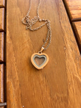 Cargar imagen en el visor de la galería, Collier Urne cœur gold - photo 2