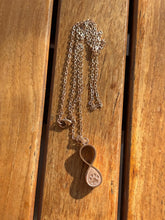 Cargar imagen en el visor de la galería, Collier urne Infini - photo 3