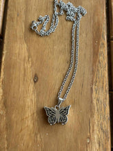 Cargar imagen en el visor de la galería, Collier Urne Papillon - photo 1