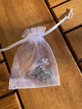 Cargar imagen en el visor de la galería, collier urne pendentif dans pochette