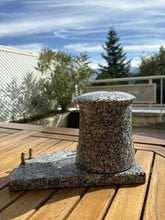 Cargar imagen en el visor de la galería, Lanterne funéraire en Granit Gris - photo 2