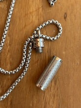 Cargar imagen en el visor de la galería, ouverture collier urne pulta