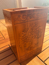 Cargar imagen en el visor de la galería, urne cineraire arbre de vie bois