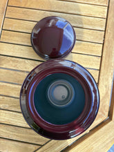 Cargar imagen en el visor de la galería, urne cineraire samia bordeau ouverte vue du dessus