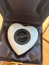 Cargar imagen en el visor de la galería, urne coeur de dos dans boite