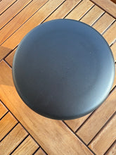 Cargar imagen en el visor de la galería, urne pour enterrement noire