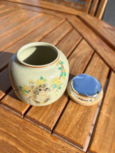 Cargar imagen en el visor de la galería, urne ceramique fleurs chat vue du dessus