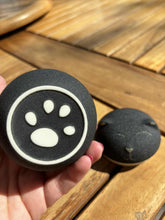 Cargar imagen en el visor de la galería, dessous urne funeraire chat patte noire