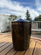 Cargar imagen en el visor de la galería, urne funeraire ferrer marron avec vue montagne