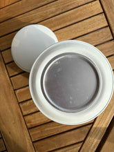 Cargar imagen en el visor de la galería, urne funeraire metal blanc vue du dessus