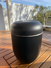 Cargar imagen en el visor de la galería, urne funeraire solide noire