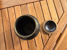 Cargar imagen en el visor de la galería, urne kokia ouverte vue du dessus