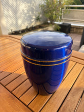 Cargar imagen en el visor de la galería, urne en métal bleu