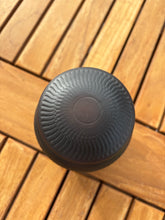 Cargar imagen en el visor de la galería, urne terra vue du dessous