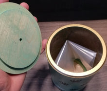 Cargar imagen en el visor de la galería, Urna animales Mirza Verde