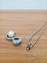 Cargar imagen en el visor de la galería, Bijou Cinéraire - Cisne Blanco