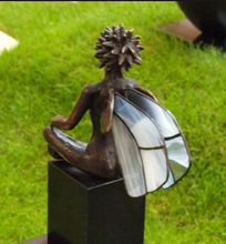 Cargar imagen en el visor de la galería, Escultura cinera Elf