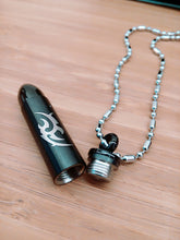 Cargar imagen en el visor de la galería, Colgante de Urna Bola Negra