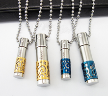 Cargar imagen en el visor de la galería, Colgante de Urna Cilíndrica de Oro