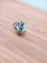 Cargar imagen en el visor de la galería, Llavero de LATA