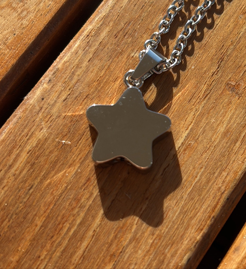 Collar urna estrella