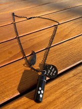 Cargar imagen en el visor de la galería, bijou funeraire animaux collier urne chat acier inoxydable
