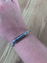 Cargar imagen en el visor de la galería, Bracelet funéraire cyclindre
