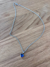 Cargar imagen en el visor de la galería, Collier Cinéraire Cœur Cristal Bleu - photo 2
