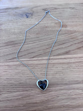 Cargar imagen en el visor de la galería, Collier Cinéraire Cœur Noir - photo 2
