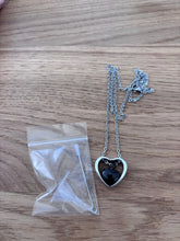 Cargar imagen en el visor de la galería, Collier Cinéraire Cœur Noir - photo 5
