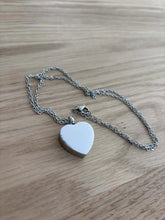 Cargar imagen en el visor de la galería, Collier urne cœur LOVE - photo 1
