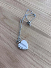 Cargar imagen en el visor de la galería, Collier urne cœur LOVE - photo 2
