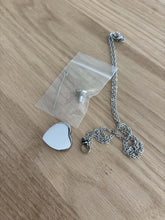 Cargar imagen en el visor de la galería, Collier urne cœur LOVE - photo 6
