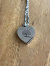 Cargar imagen en el visor de la galería, collier urne coeur
