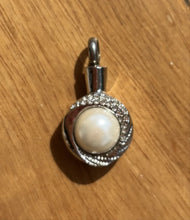 Cargar imagen en el visor de la galería, Pendentif funéraire : Prestige - photo 1
