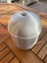 Cargar imagen en el visor de la galería, urne grise brillante
