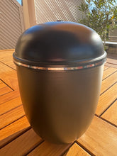 Cargar imagen en el visor de la galería, urne canada noire mat
