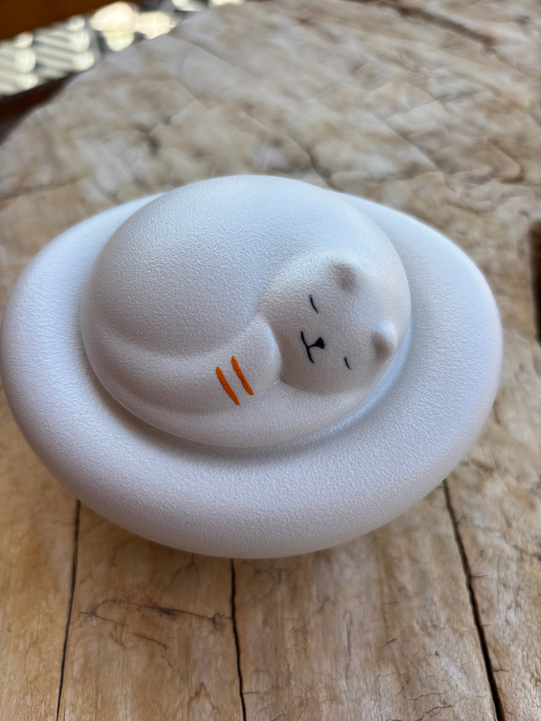 urne chat ceramique blanche