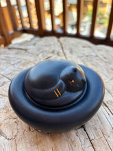 Cargar imagen en el visor de la galería, urne funeraire chat ceramique noire

