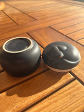 Cargar imagen en el visor de la galería, urne cineraire pour animaux noire
