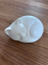 Cargar imagen en el visor de la galería, urne cineraire blanche en ceramique
