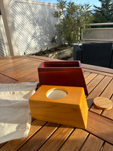 Cargar imagen en el visor de la galería, urne cineraire en bois pou humain
