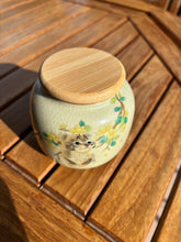 Cargar imagen en el visor de la galería, urne cineraire chat fleurs
